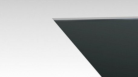 Der eingebaute B-Line Monitor liegt leicht hinter dem Gehäuse des Kunden | © MIKKA GmbH